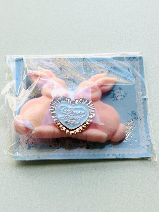 3939 FLOWER KNOWS MAKEUP BUNDLE SET WITH GIFT BOX INCLUDED - Picture 7 of 11